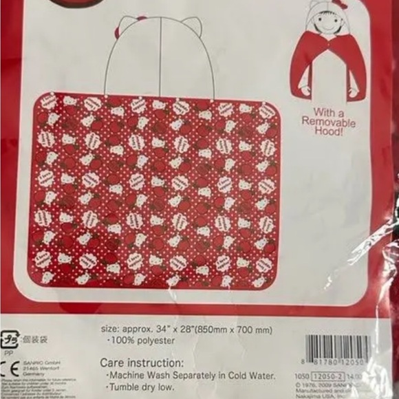 Sanrio Hello Kitty Hood Blanket - Picture 4 of 4